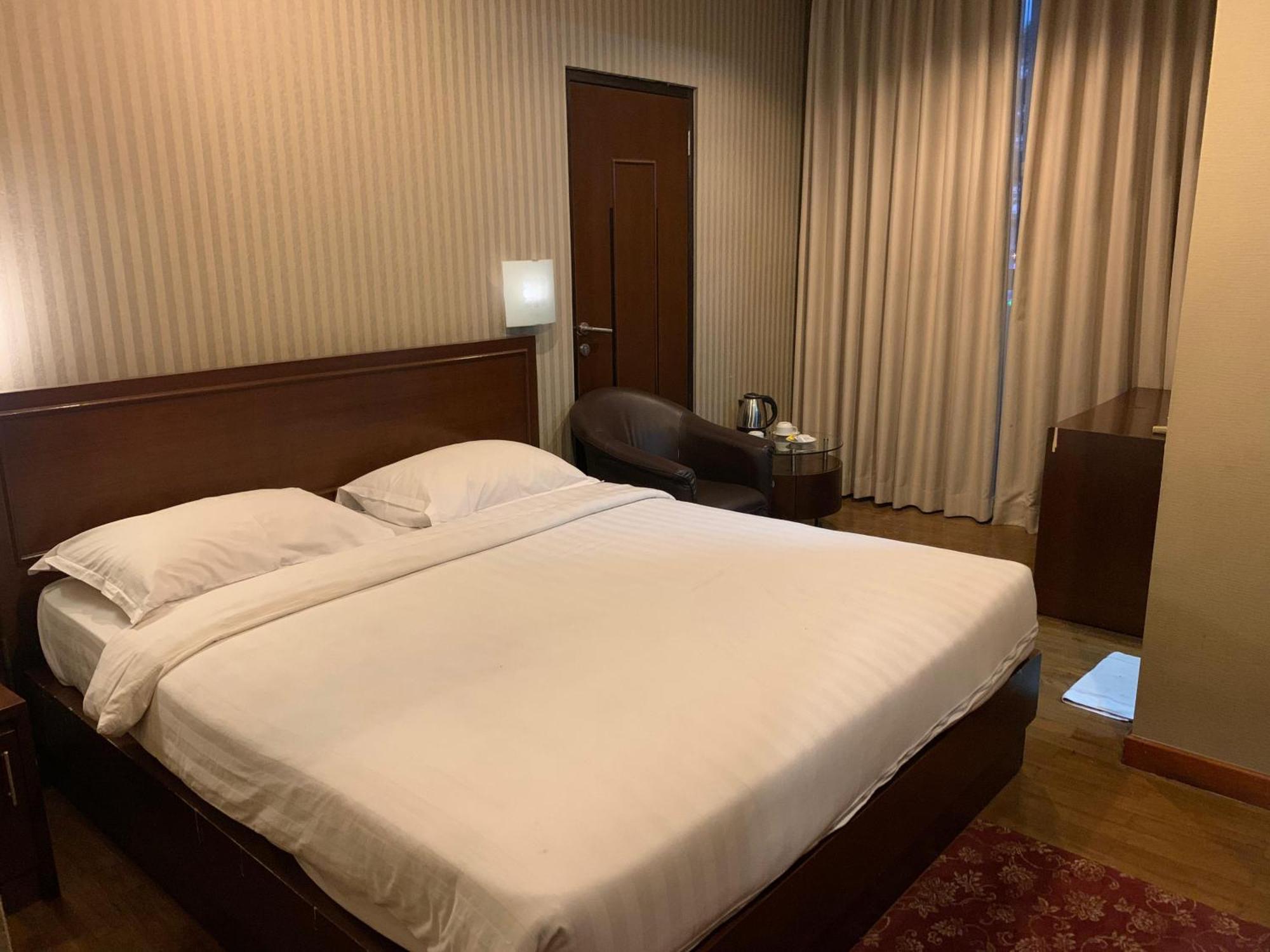 Enhaii Hotel Bandung Extérieur photo