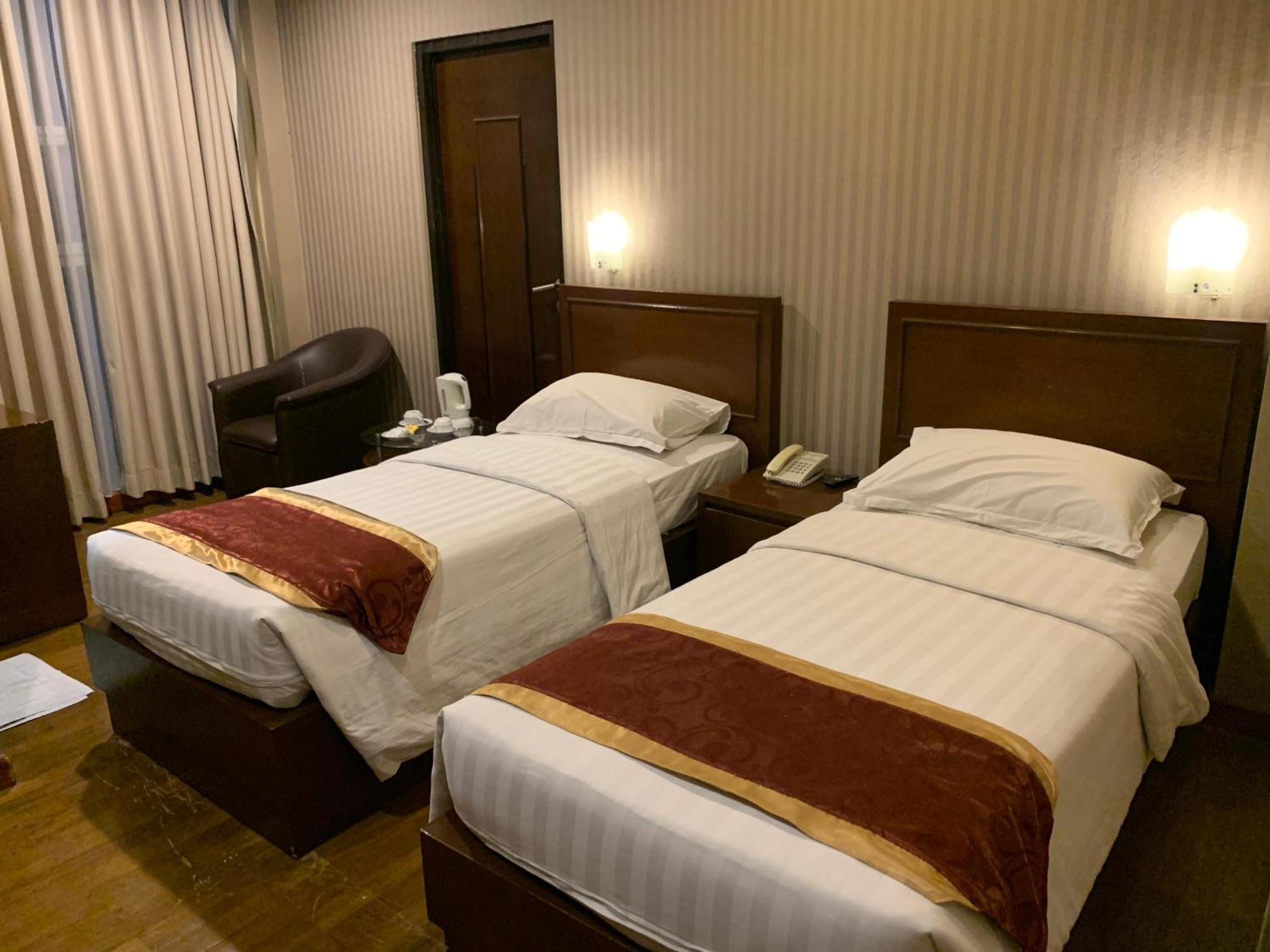 Enhaii Hotel Bandung Extérieur photo